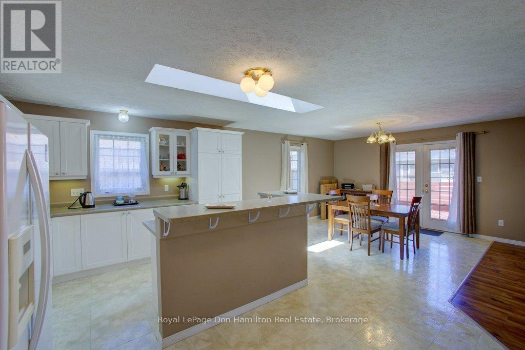 725 Kincaid Street, North Perth, Ontario N4W 3T5 - Photo 5 - X12352302