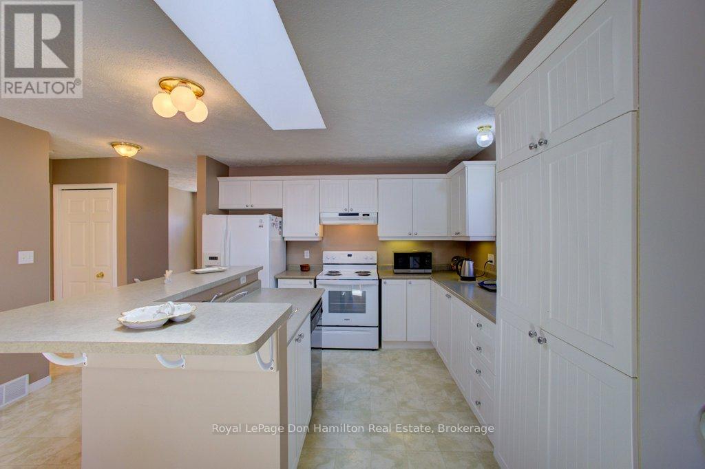 725 Kincaid Street, North Perth, Ontario N4W 3T5 - Photo 7 - X12352302