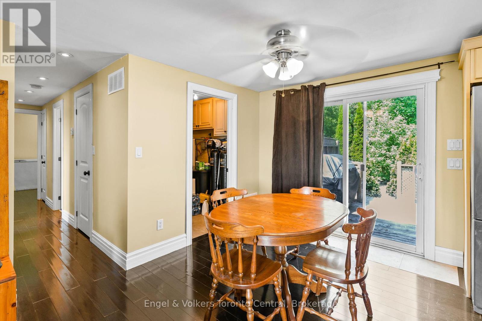 122467 Grey 5 Road, Georgian Bluffs, Ontario N4K 5N5 - Photo 10 - X12352349