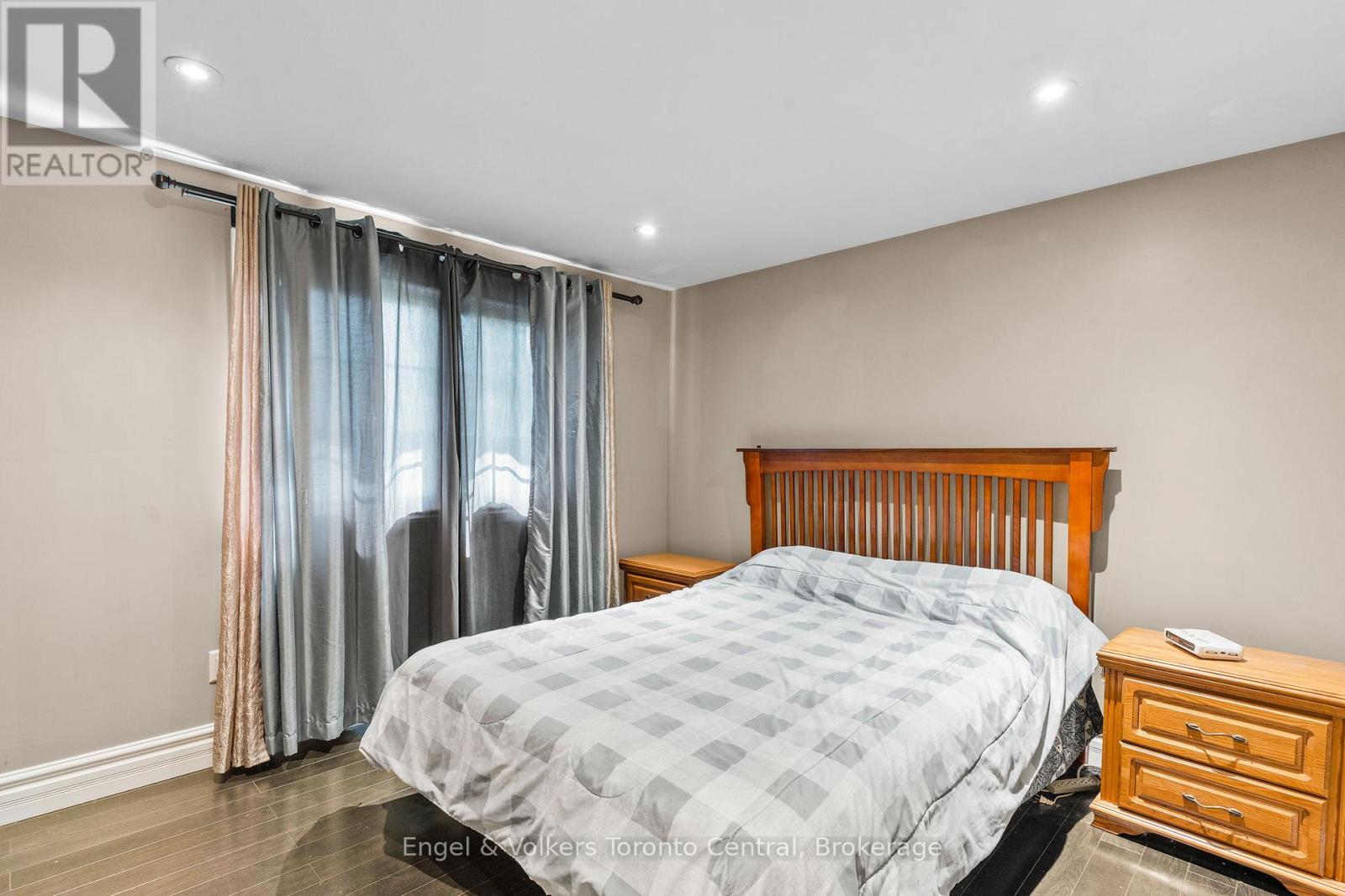 122467 Grey 5 Road, Georgian Bluffs, Ontario N4K 5N5 - Photo 15 - X12352349