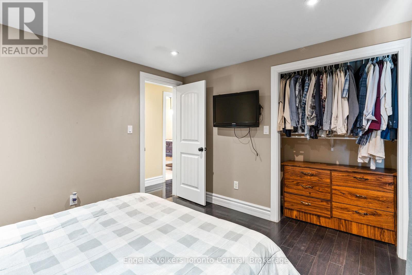 122467 Grey 5 Road, Georgian Bluffs, Ontario N4K 5N5 - Photo 16 - X12352349