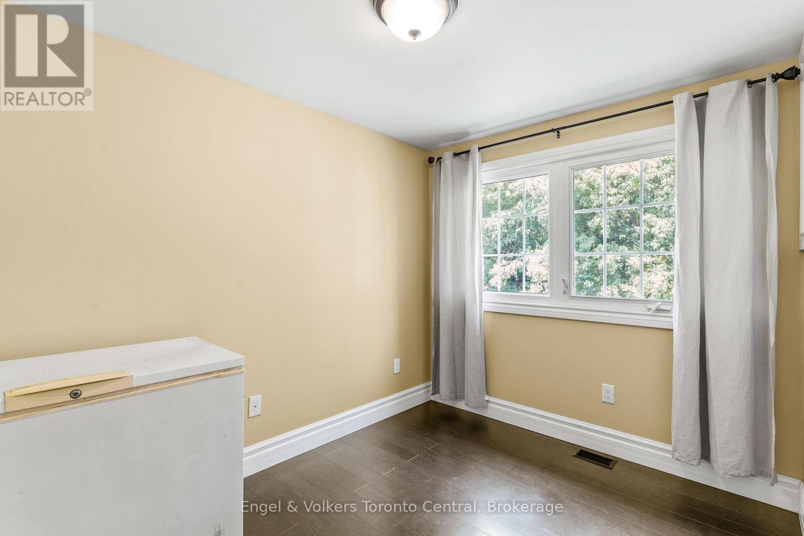 122467 Grey 5 Road, Georgian Bluffs, Ontario N4K 5N5 - Photo 17 - X12352349