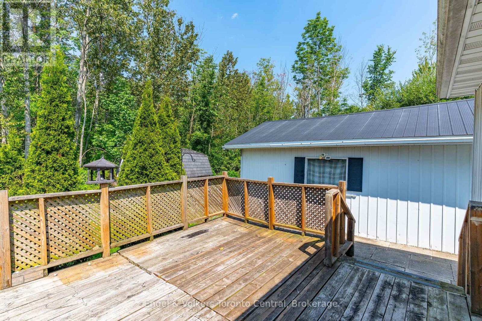 122467 Grey 5 Road, Georgian Bluffs, Ontario N4K 5N5 - Photo 19 - X12352349