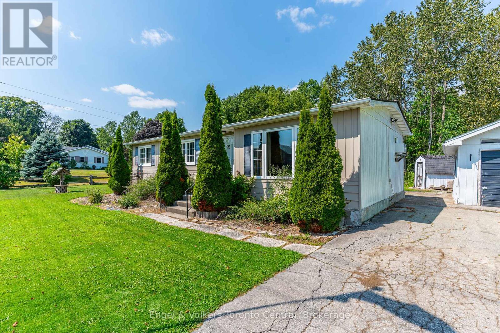 122467 Grey 5 Road, Georgian Bluffs, Ontario N4K 5N5 - Photo 2 - X12352349