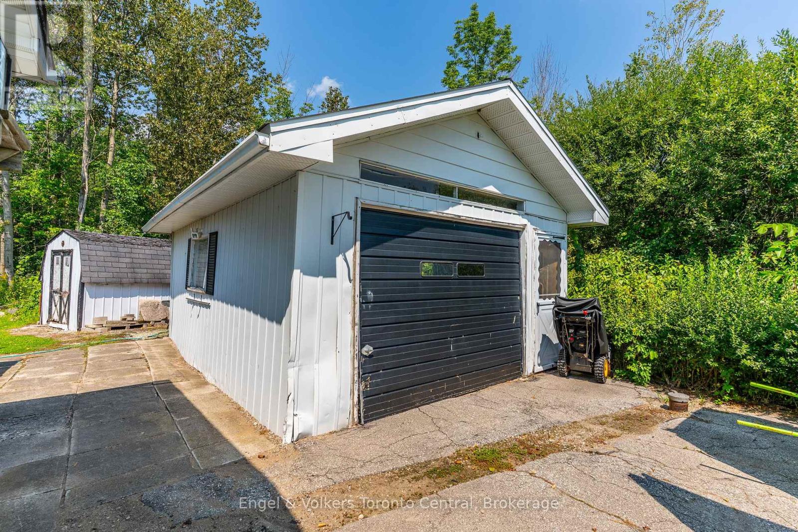 122467 Grey 5 Road, Georgian Bluffs, Ontario N4K 5N5 - Photo 22 - X12352349