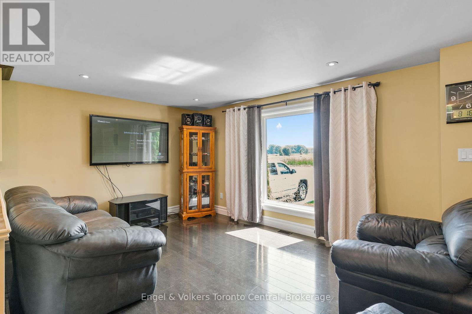 122467 Grey 5 Road, Georgian Bluffs, Ontario N4K 5N5 - Photo 3 - X12352349