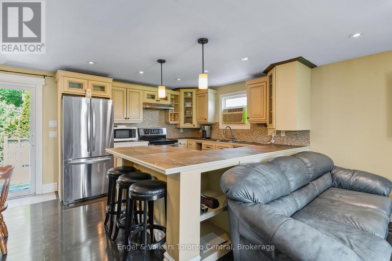 122467 Grey 5 Road, Georgian Bluffs, Ontario N4K 5N5 - Photo 4 - X12352349