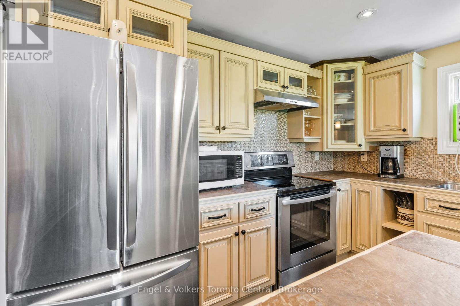 122467 Grey 5 Road, Georgian Bluffs, Ontario N4K 5N5 - Photo 6 - X12352349