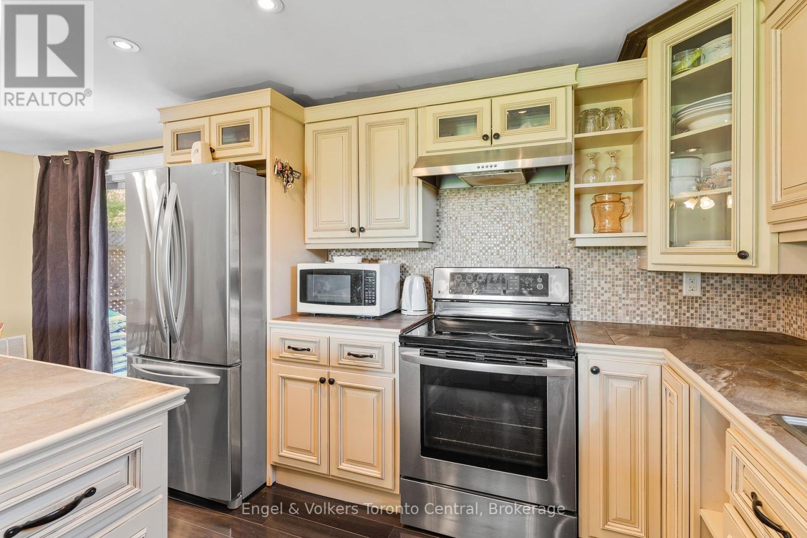 122467 Grey 5 Road, Georgian Bluffs, Ontario N4K 5N5 - Photo 9 - X12352349