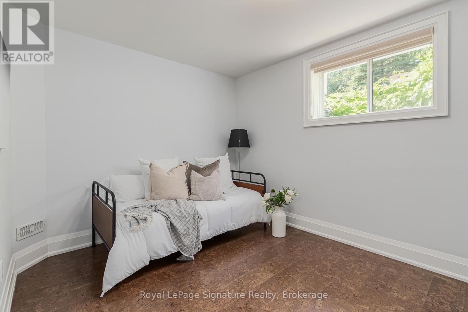 108 Hoggard Court, Blue Mountains, Ontario  N0H 2P0 - Photo 31 - X12352363
