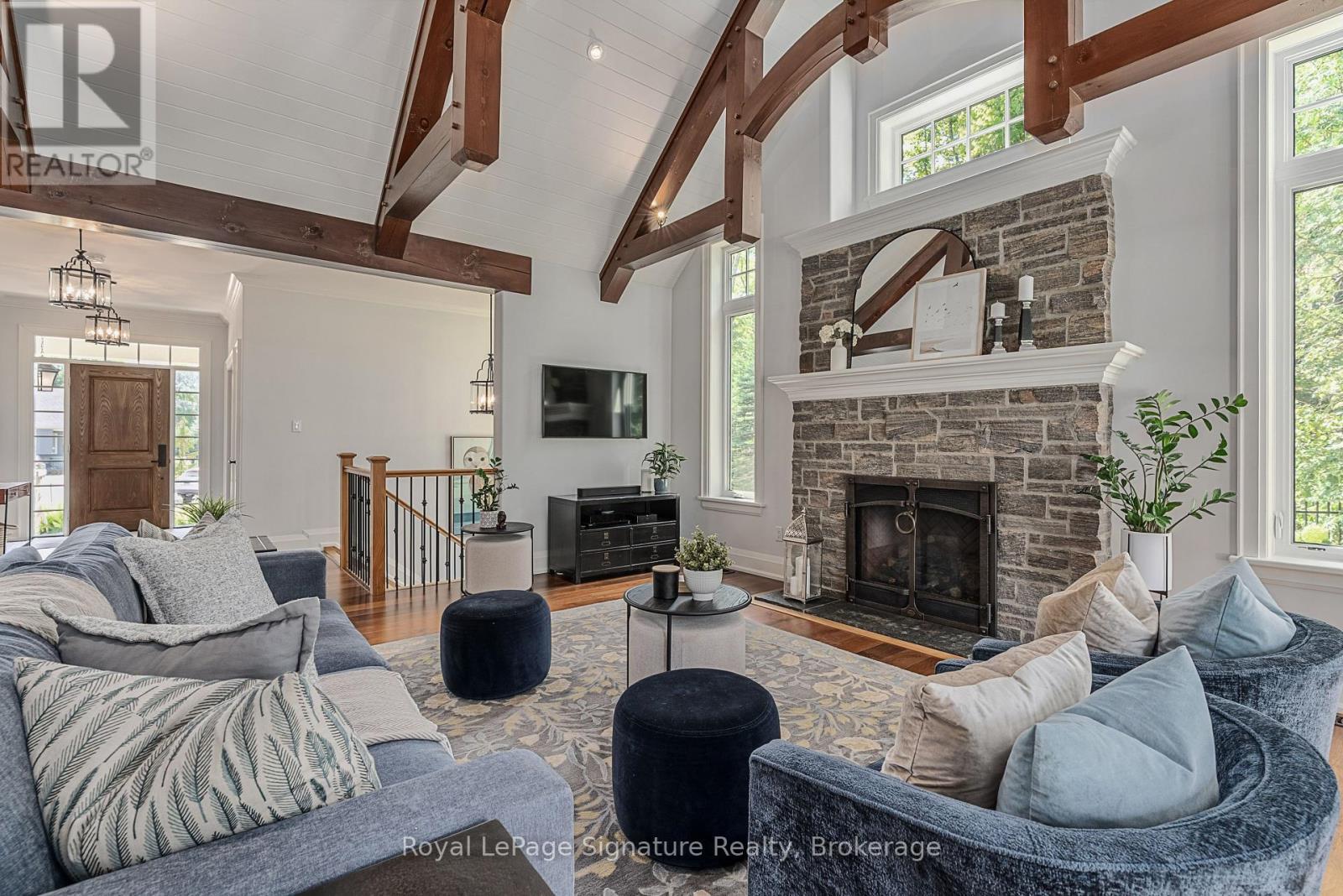 108 Hoggard Court, Blue Mountains, Ontario  N0H 2P0 - Photo 5 - X12352363