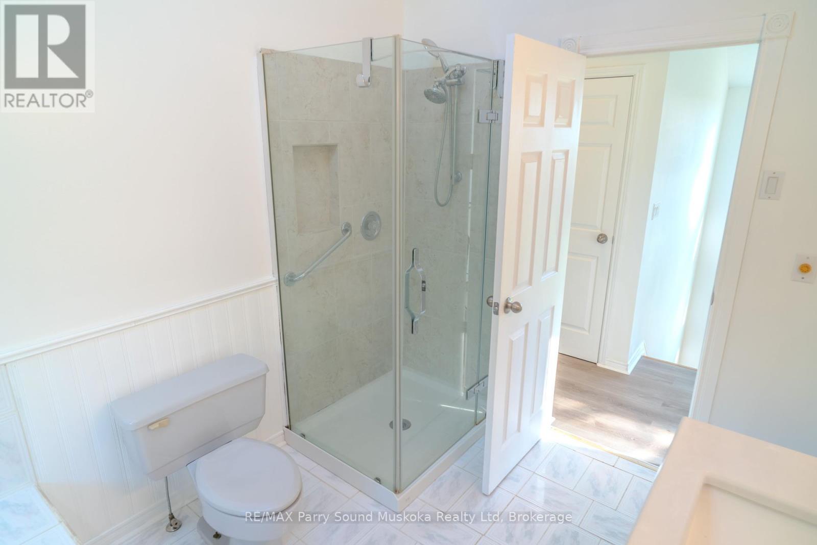 17 Harriet Street, Mckellar, Ontario P0G 1C0 - Photo 12 - X12352386