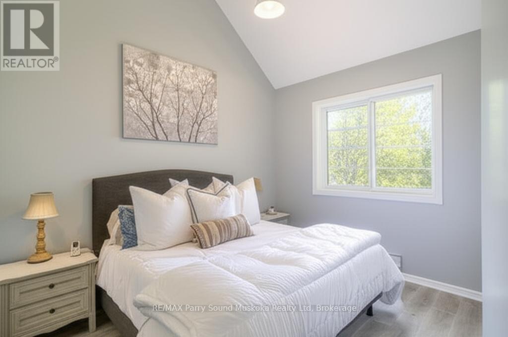 17 Harriet Street, Mckellar, Ontario P0G 1C0 - Photo 14 - X12352386