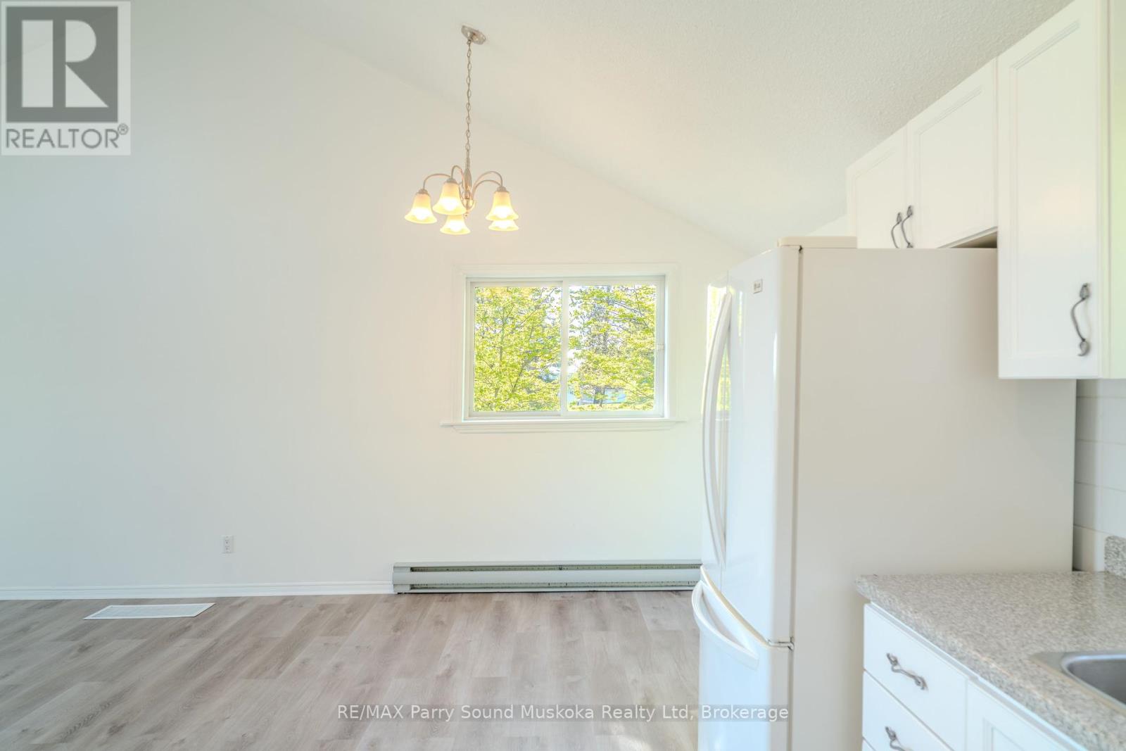 17 Harriet Street, Mckellar, Ontario P0G 1C0 - Photo 7 - X12352386