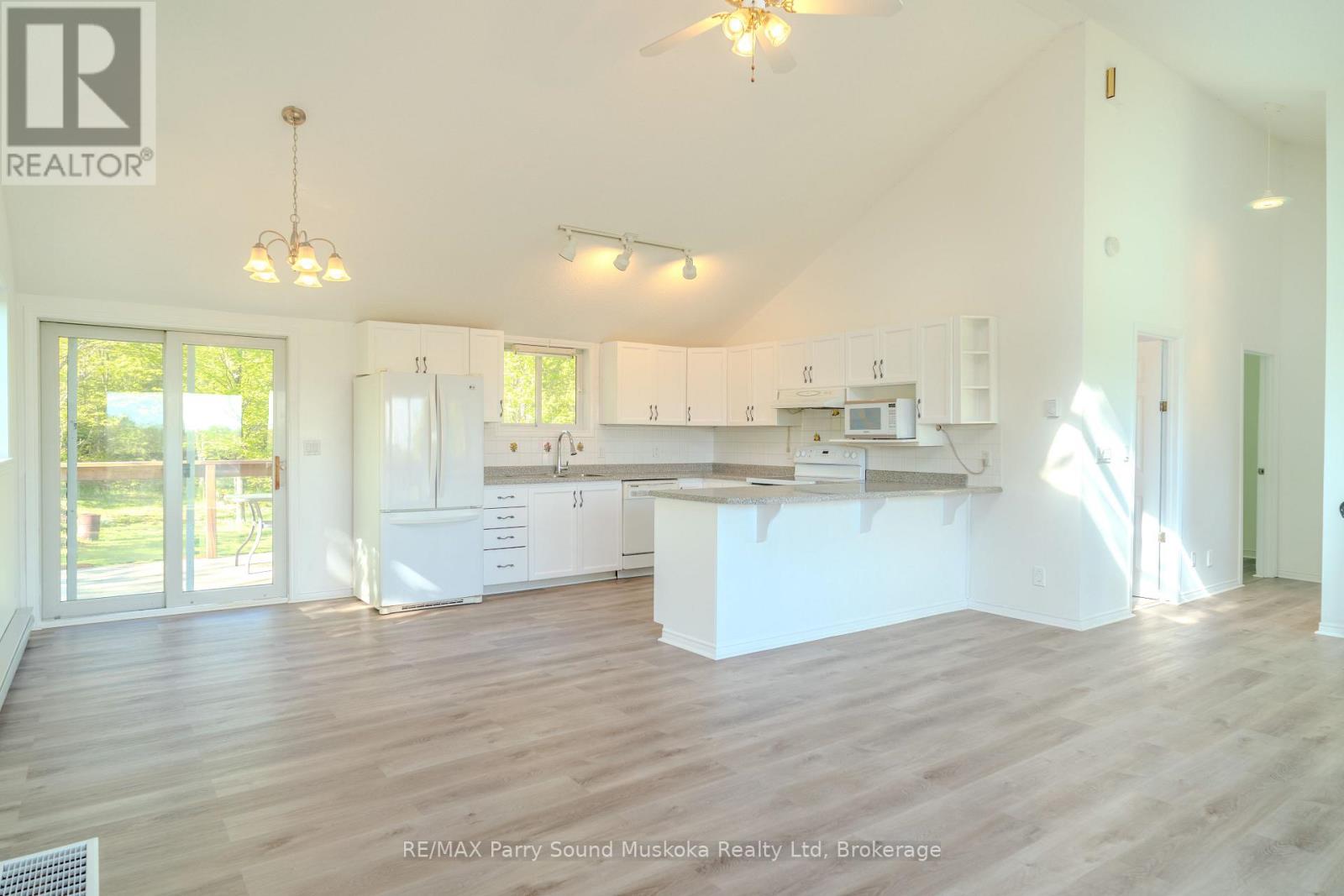 17 Harriet Street, Mckellar, Ontario P0G 1C0 - Photo 9 - X12352386