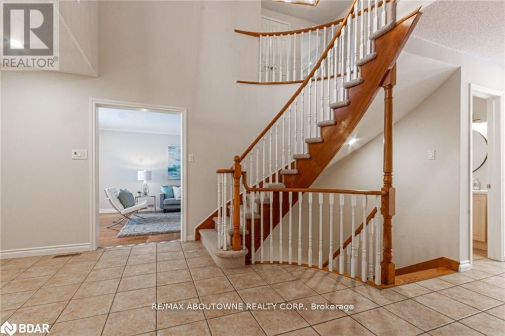 398 Barclay Crescent, Oakville (Fd Ford), Ontario  L6J 6H9 - Photo 14 - W12352161