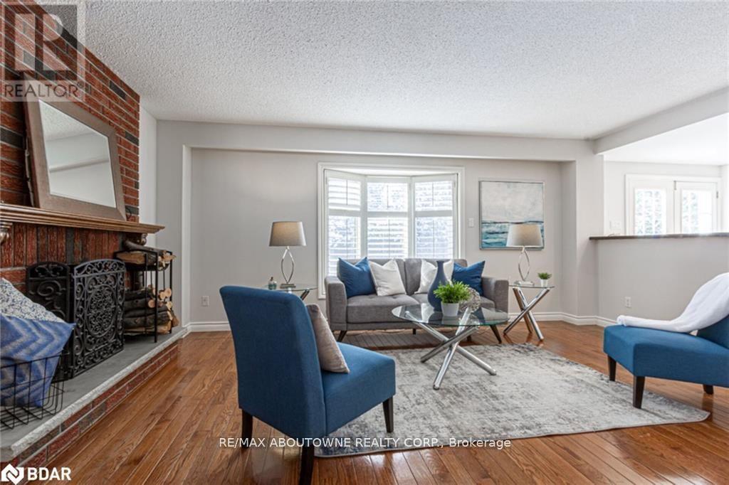 398 Barclay Crescent, Oakville (Fd Ford), Ontario  L6J 6H9 - Photo 5 - W12352161