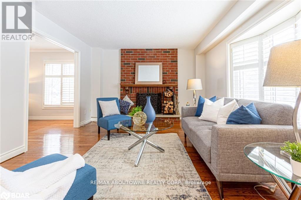 398 Barclay Crescent, Oakville (Fd Ford), Ontario  L6J 6H9 - Photo 6 - W12352161