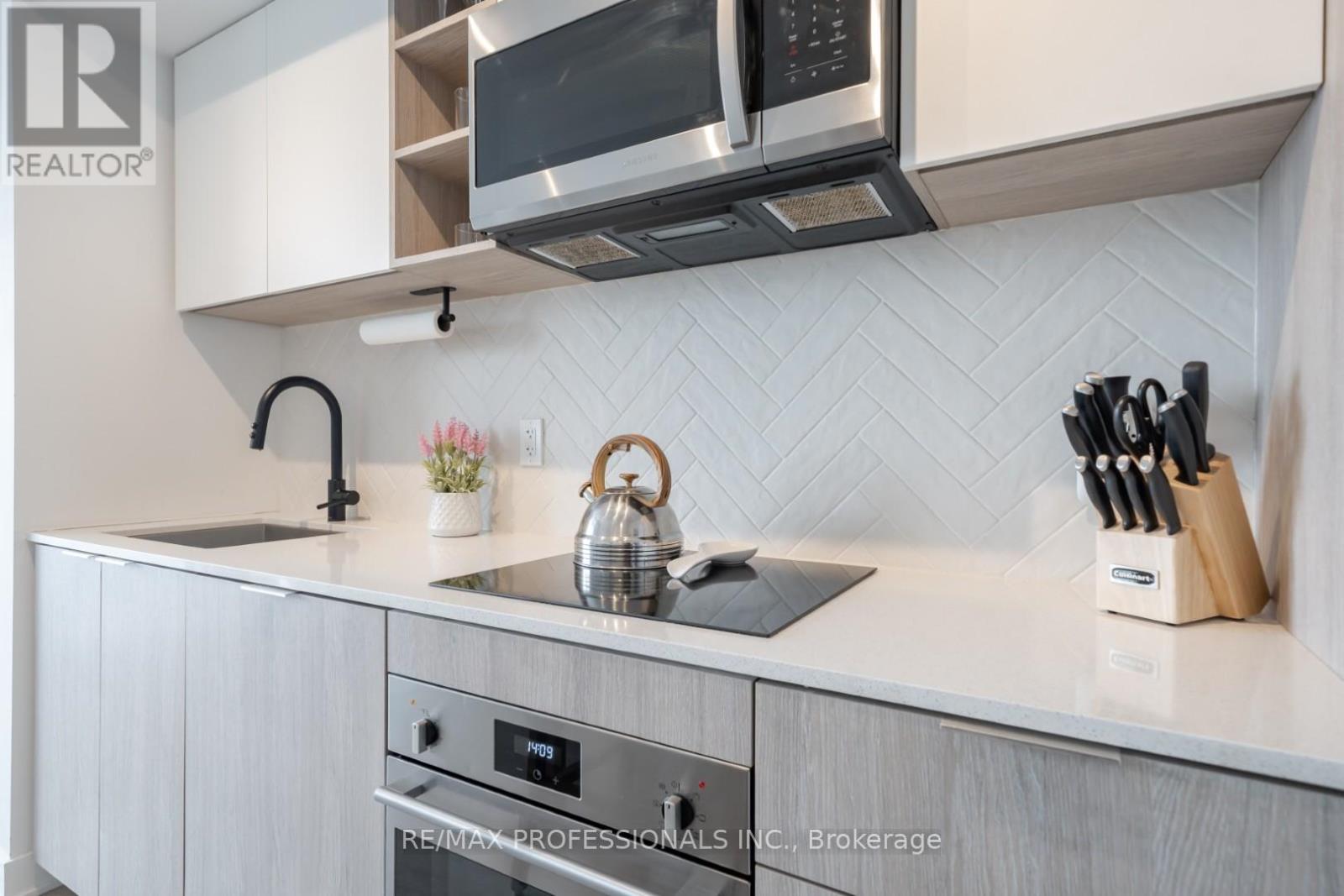 305 - 36 Zorra Street, Toronto, Ontario  M8Z 0G5 - Photo 10 - W12352194
