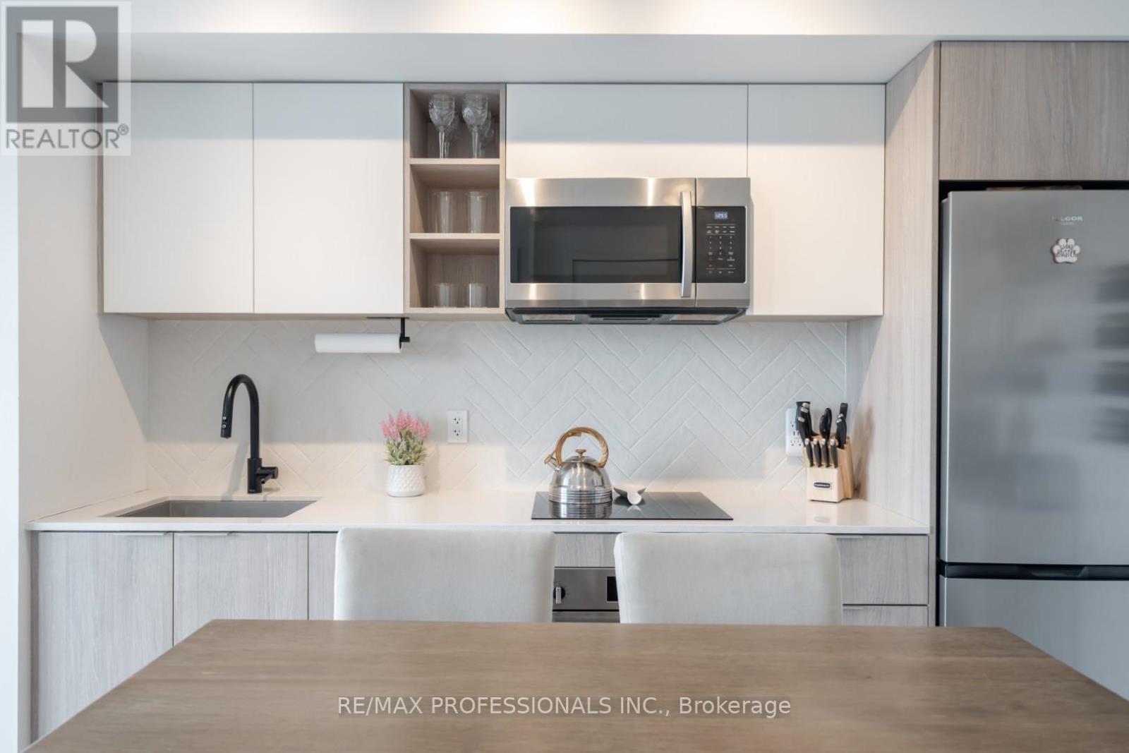 305 - 36 Zorra Street, Toronto, Ontario  M8Z 0G5 - Photo 11 - W12352194