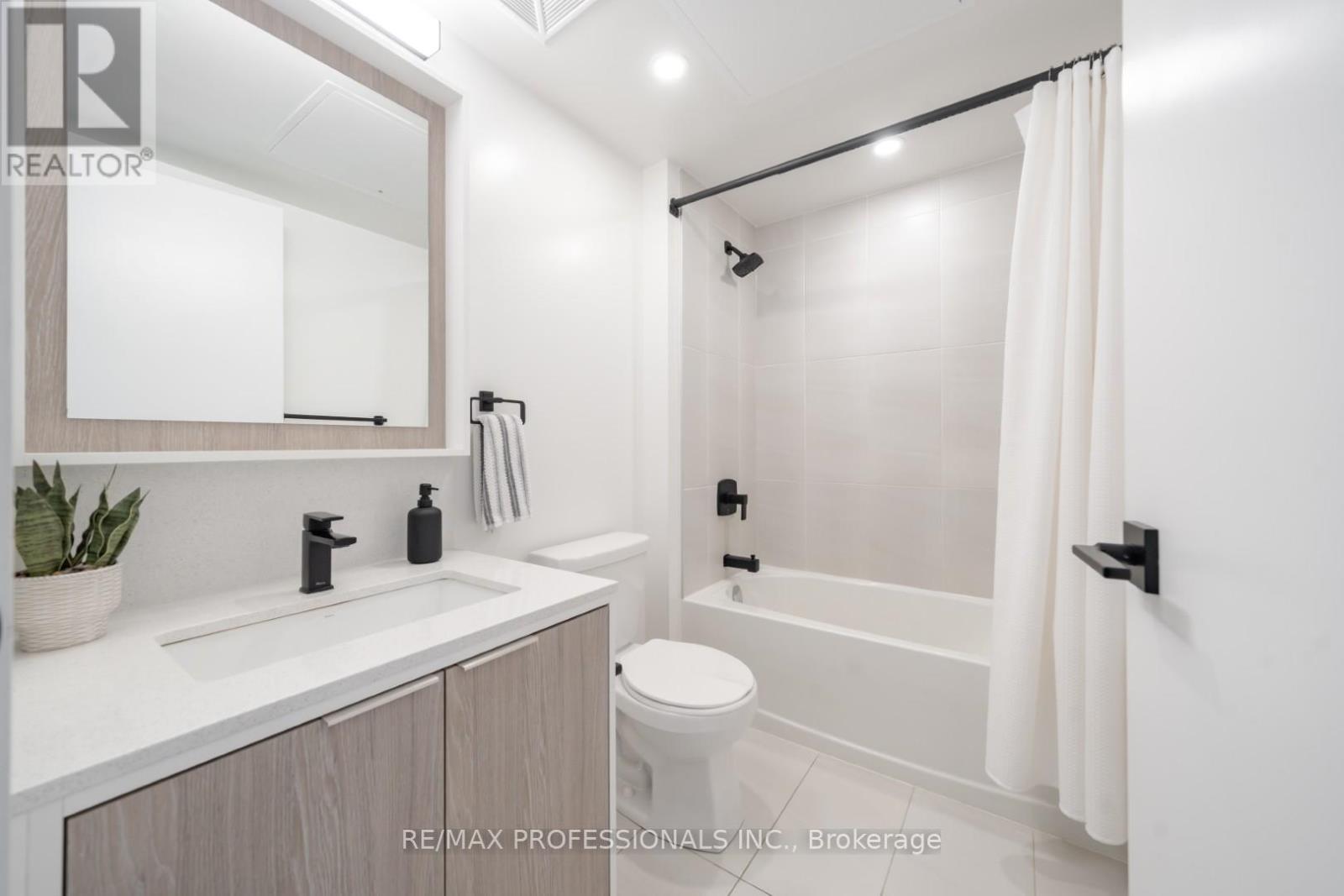 305 - 36 Zorra Street, Toronto, Ontario  M8Z 0G5 - Photo 13 - W12352194