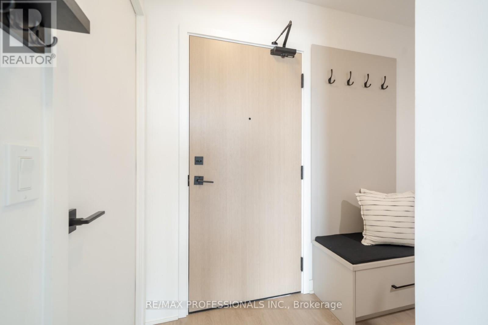 305 - 36 Zorra Street, Toronto, Ontario  M8Z 0G5 - Photo 2 - W12352194