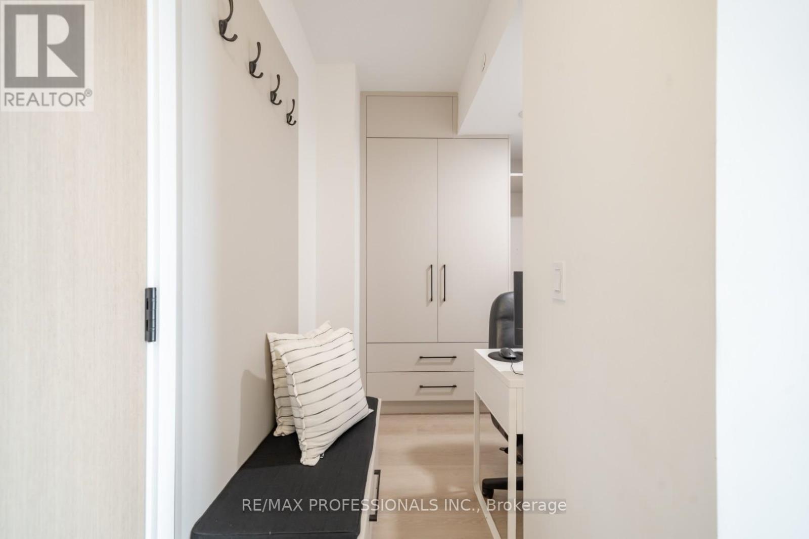 305 - 36 Zorra Street, Toronto, Ontario  M8Z 0G5 - Photo 3 - W12352194