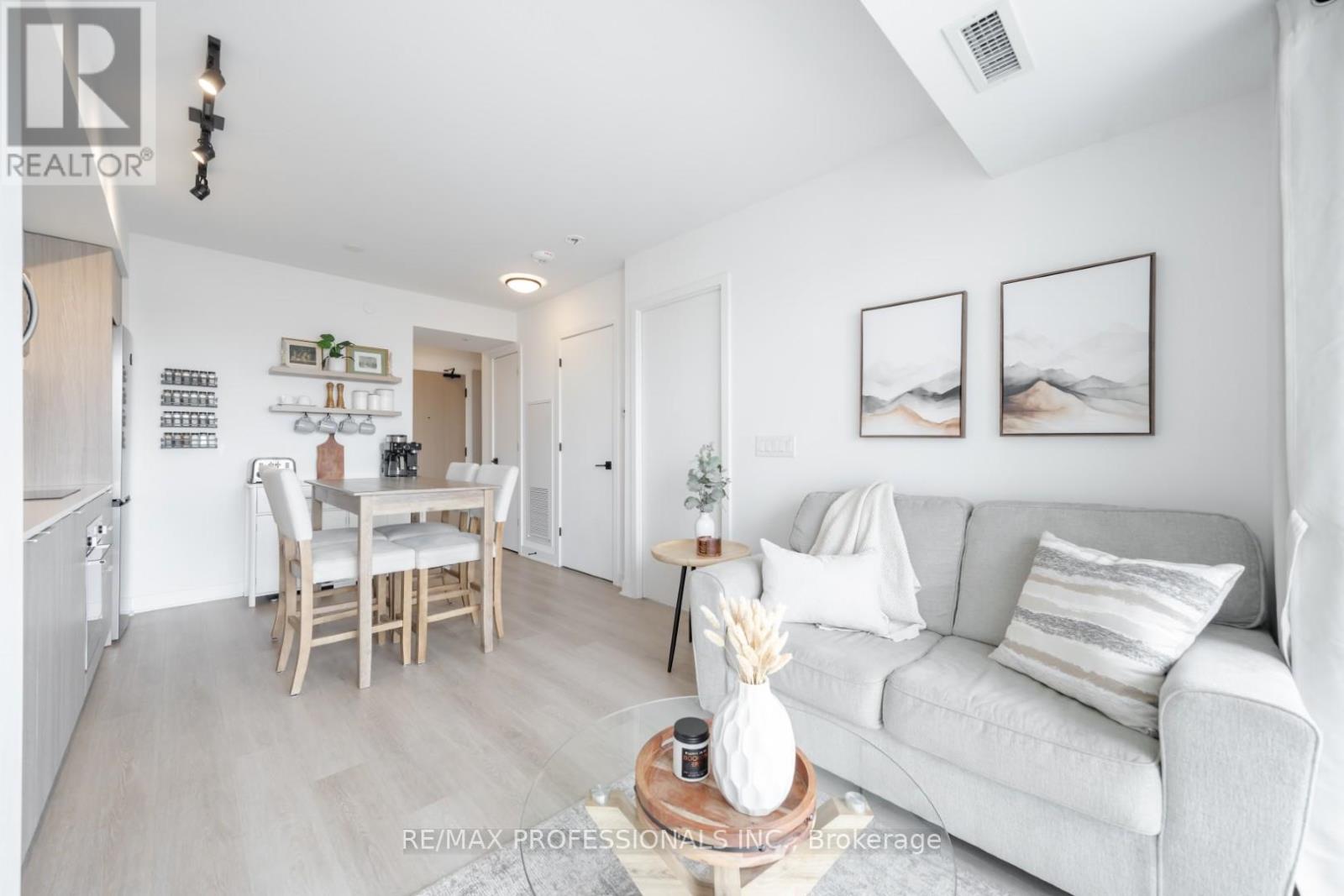 305 - 36 Zorra Street, Toronto, Ontario  M8Z 0G5 - Photo 5 - W12352194