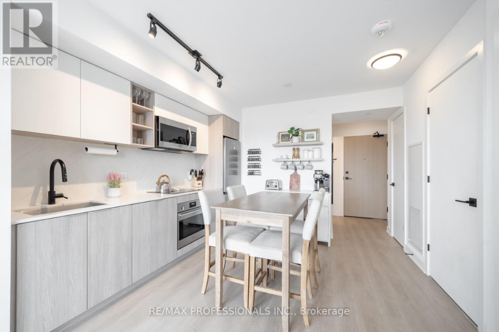 305 - 36 Zorra Street, Toronto, Ontario  M8Z 0G5 - Photo 9 - W12352194