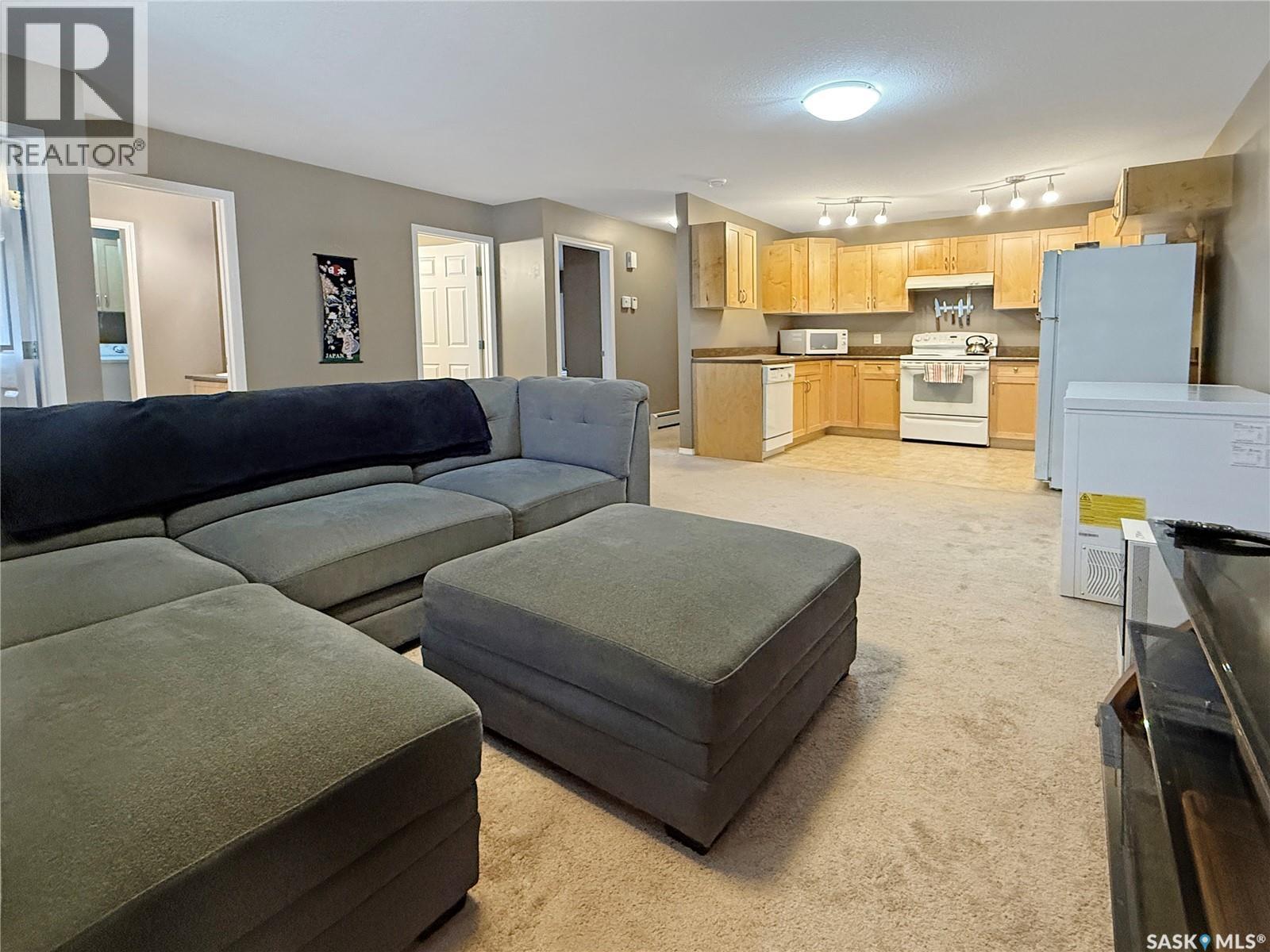 214 825 Gladstone Street E, Swift Current, Saskatchewan  S9H 5P1 - Photo 2 - SK015964