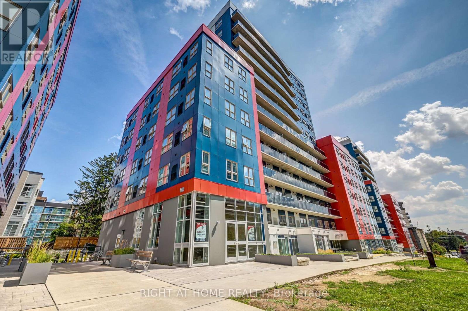 215 - 258B SUNVIEW STREET, Waterloo, Ontario