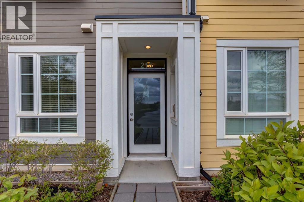 215 Copperpond Common Se, Calgary, Alberta  T2Z 1G5 - Photo 4 - A2249502