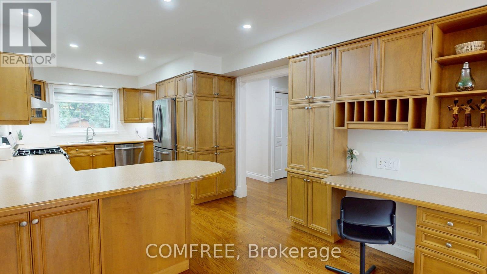40 Sir Gawaine Place, Markham (Markham Village), Ontario  L3P 3A2 - Photo 6 - N12352455