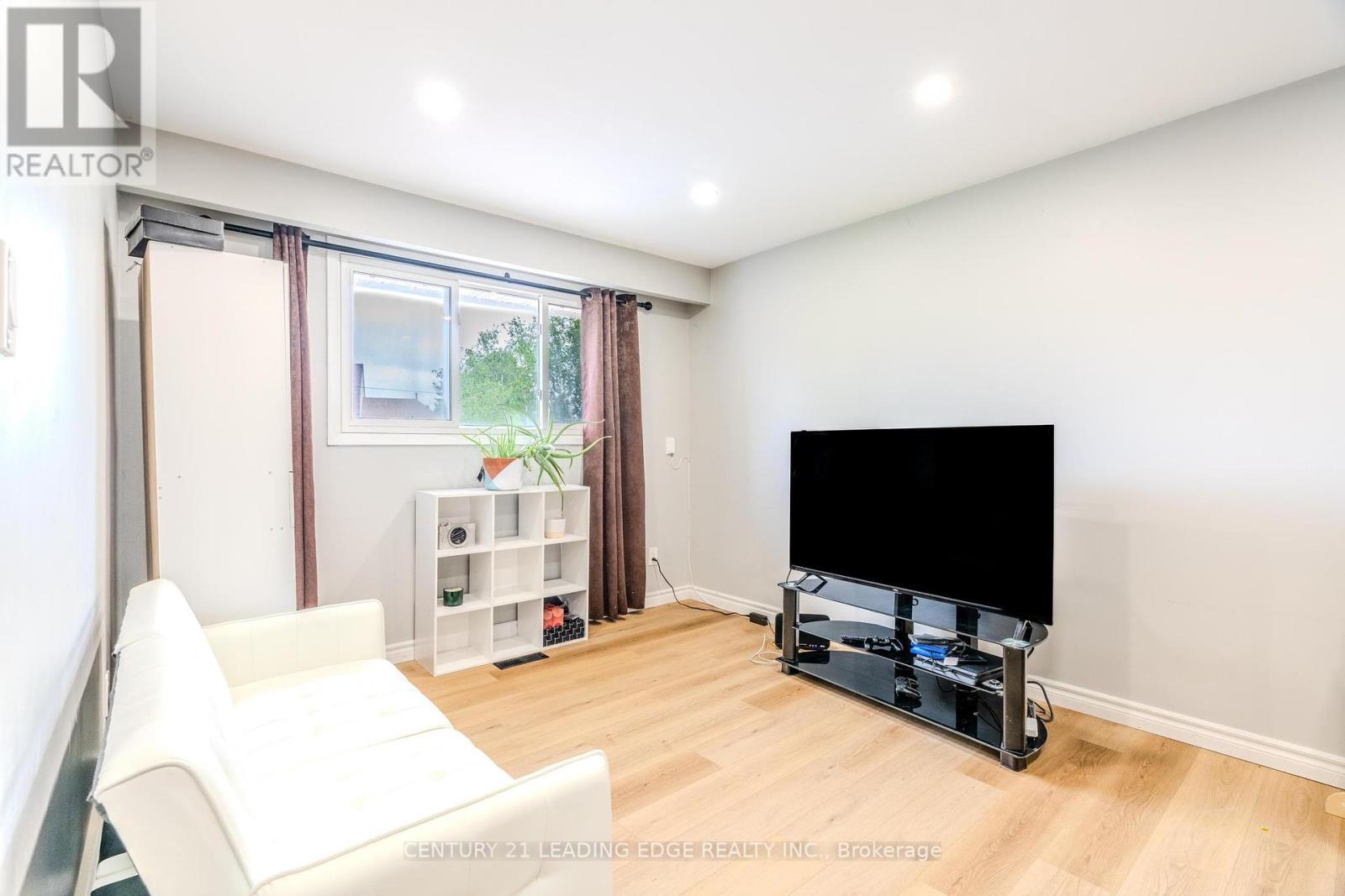 Property at 4 CHAMBERS COURT image 5