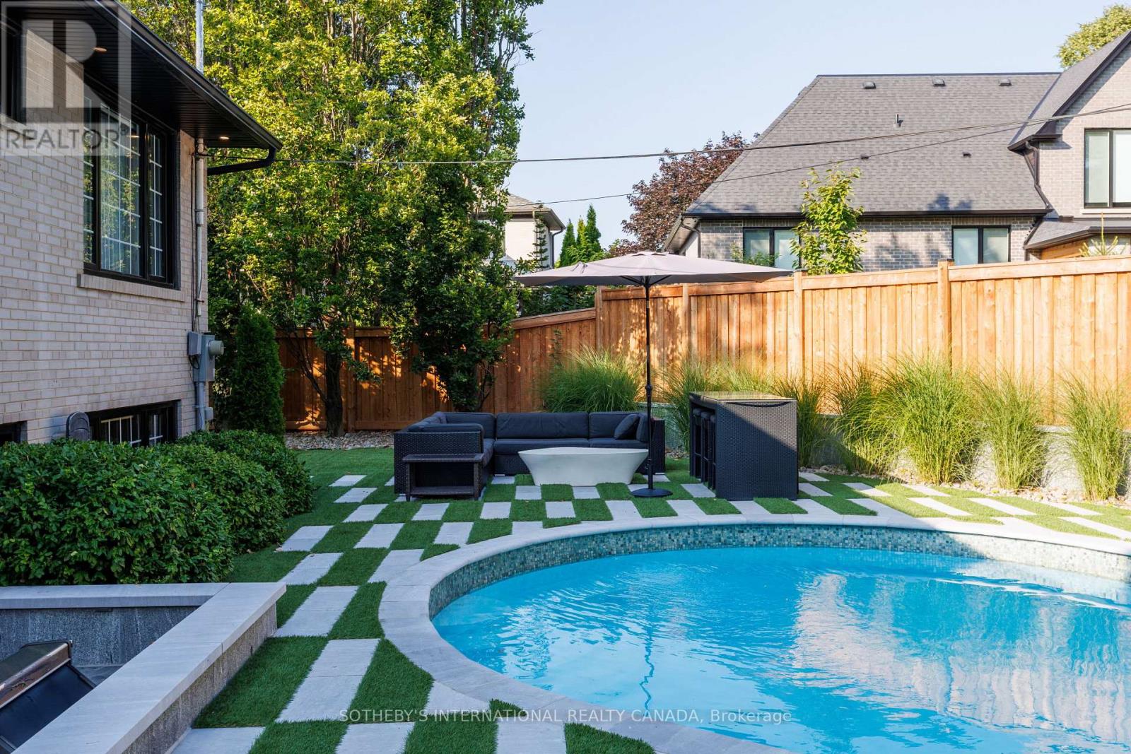15 Ravensbourne Crescent, Toronto, Ontario  M9A 2A7 - Photo 37 - W12349876