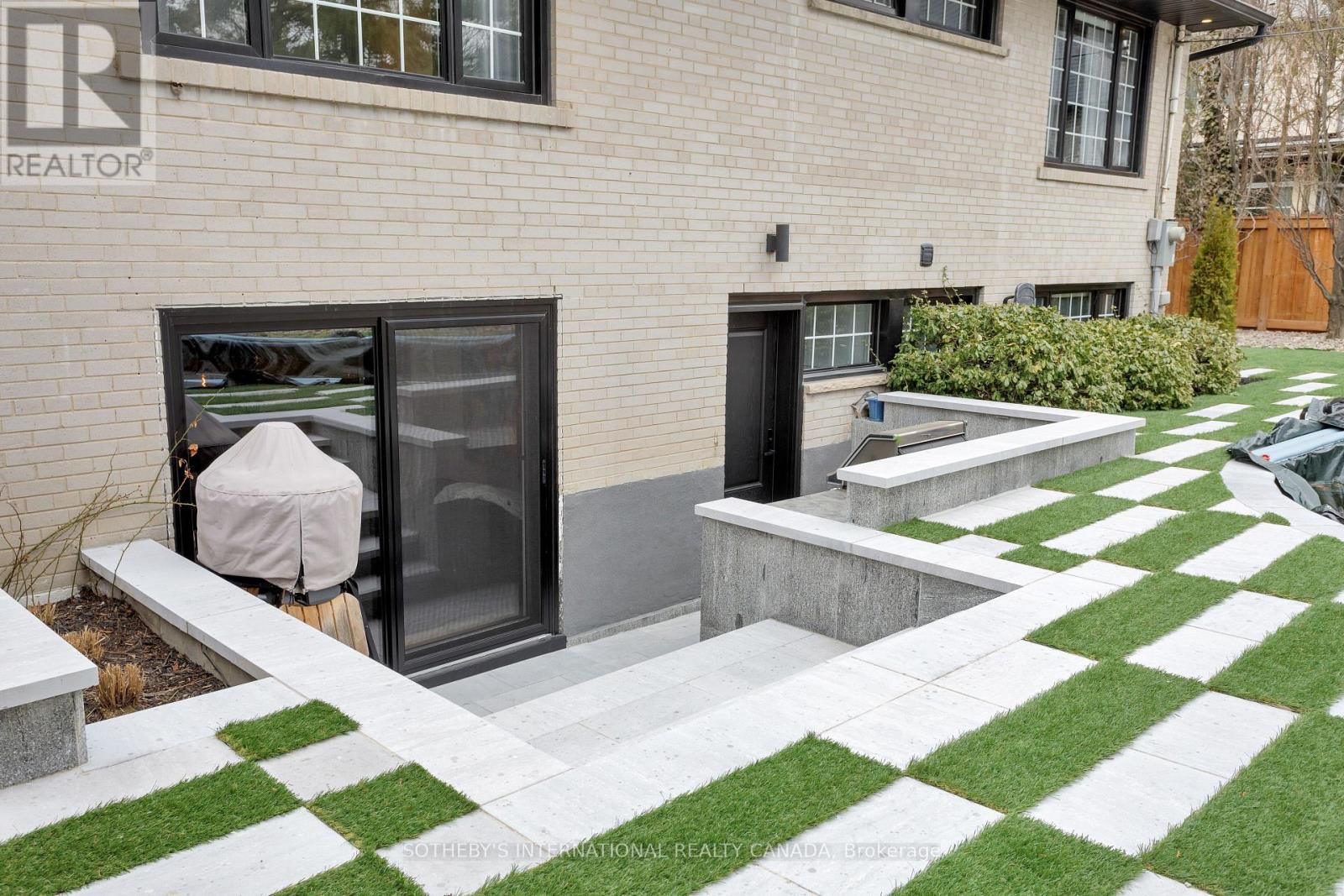 15 Ravensbourne Crescent, Toronto, Ontario  M9A 2A7 - Photo 34 - W12349876