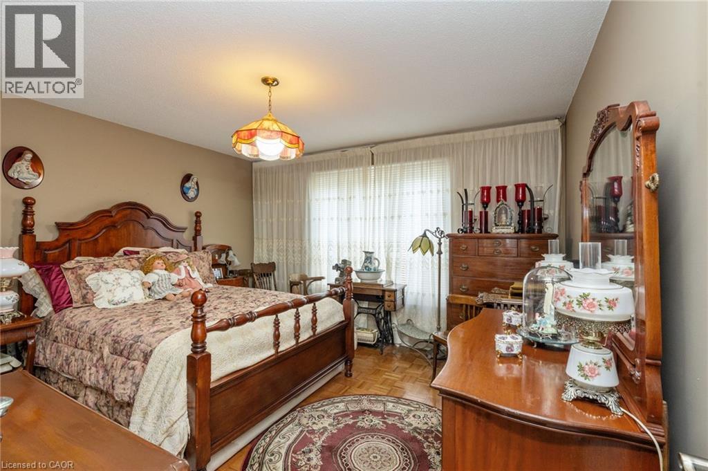 2545 Pollard Drive, Mississauga, Ontario  L5C 3G9 - Photo 18 - 40740844