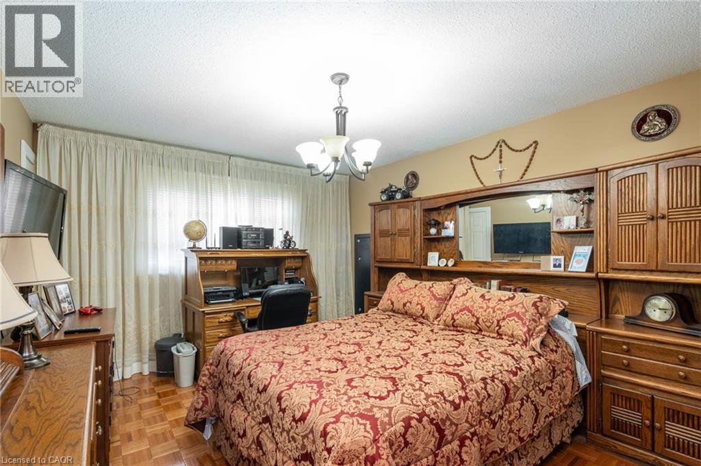 2545 Pollard Drive, Mississauga, Ontario  L5C 3G9 - Photo 20 - 40740844