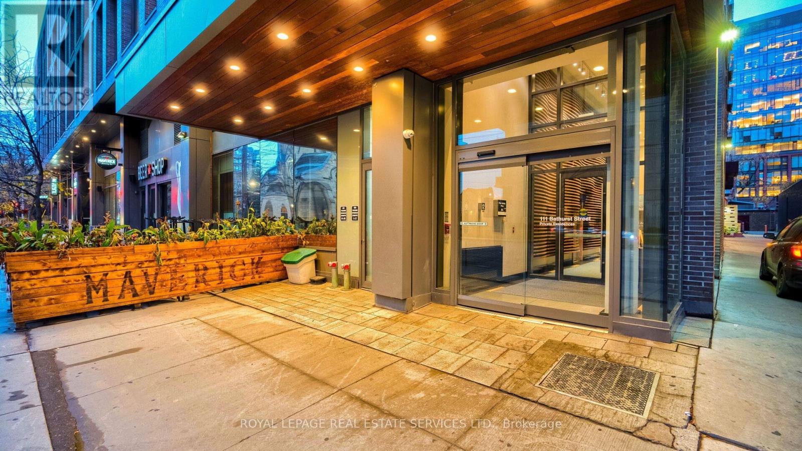 1301 - 111 Bathurst Street, Toronto, Ontario  M5V 0M9 - Photo 3 - C12352270