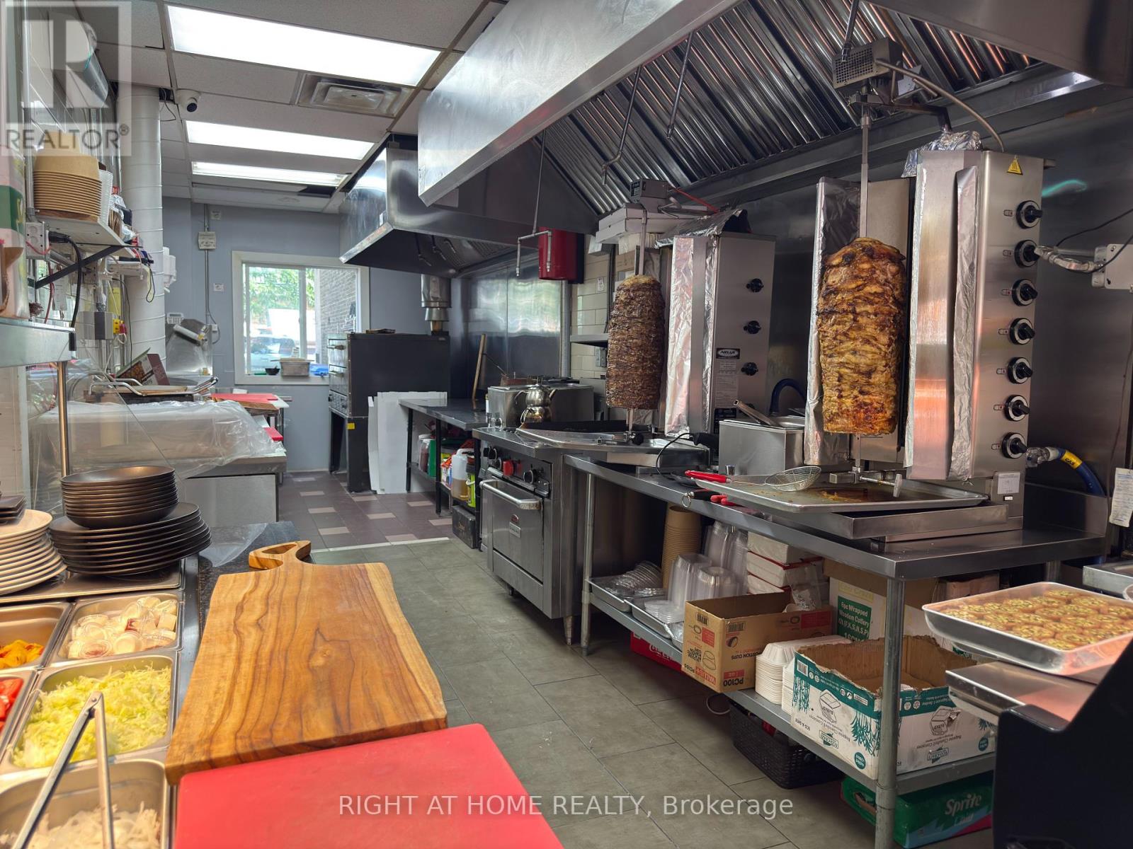 1549 Bayview Avenue, Toronto, Ontario M4G 3B5 - Photo 12 - C12352301