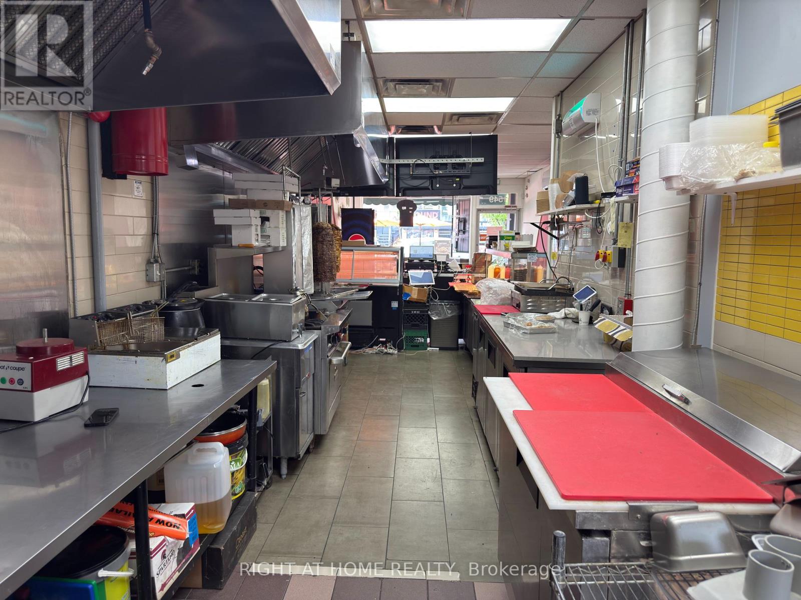 1549 Bayview Avenue, Toronto, Ontario M4G 3B5 - Photo 15 - C12352301