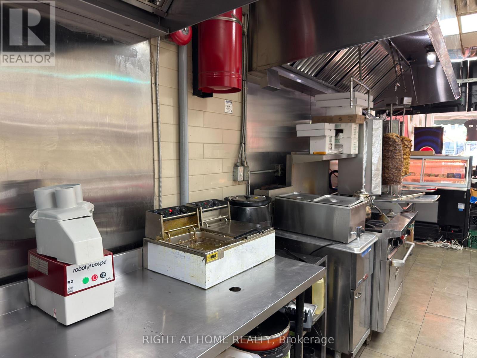 1549 Bayview Avenue, Toronto, Ontario M4G 3B5 - Photo 21 - C12352301