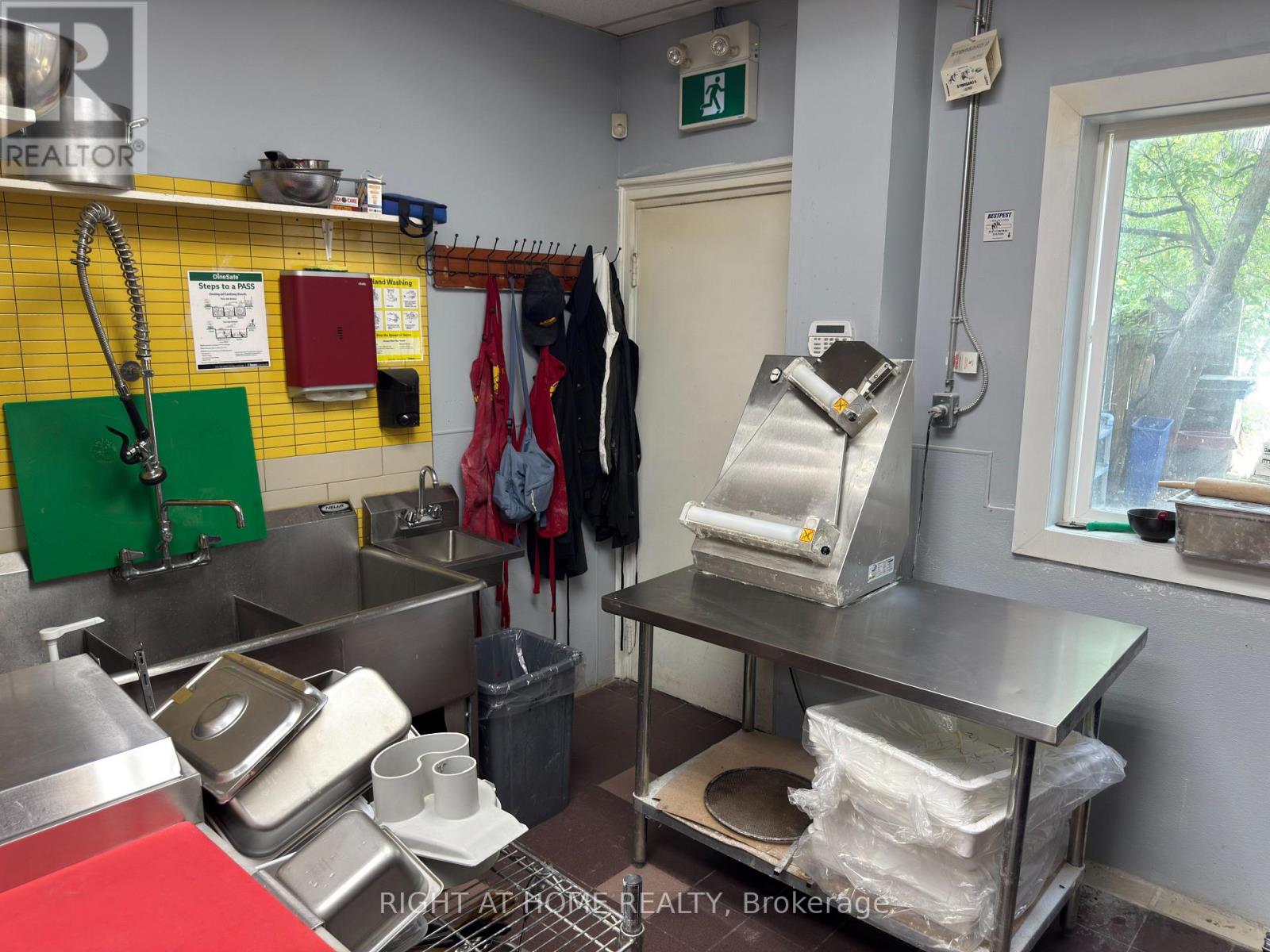 1549 Bayview Avenue, Toronto, Ontario M4G 3B5 - Photo 27 - C12352301