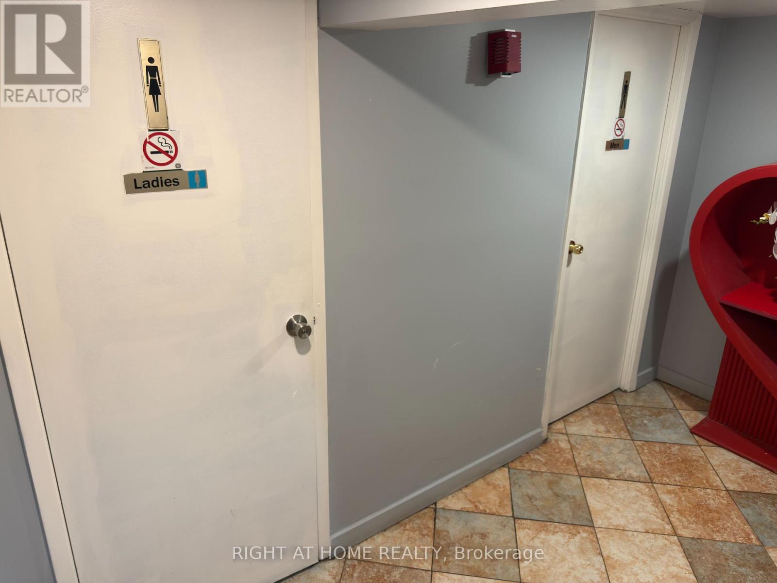 1549 Bayview Avenue, Toronto, Ontario M4G 3B5 - Photo 30 - C12352301