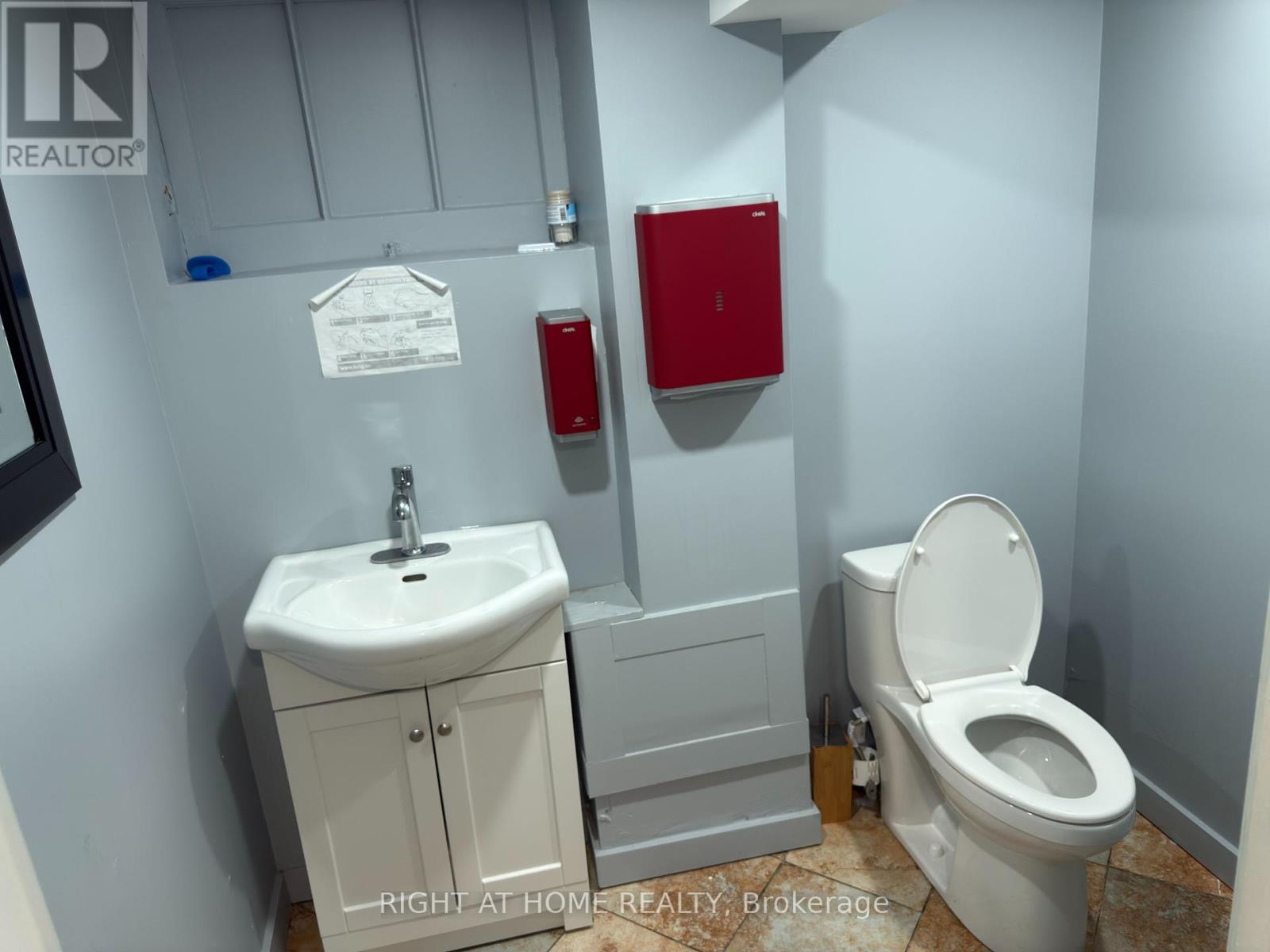 1549 Bayview Avenue, Toronto, Ontario M4G 3B5 - Photo 31 - C12352301