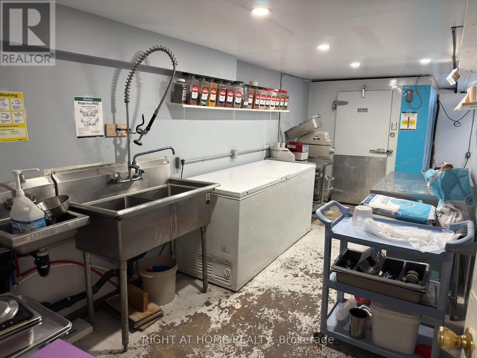 1549 Bayview Avenue, Toronto, Ontario M4G 3B5 - Photo 33 - C12352301