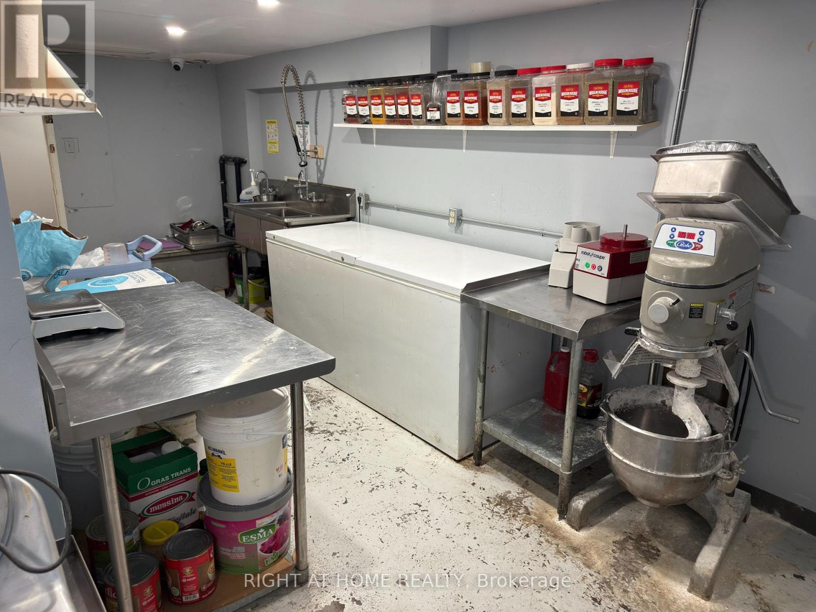 1549 Bayview Avenue, Toronto, Ontario M4G 3B5 - Photo 34 - C12352301