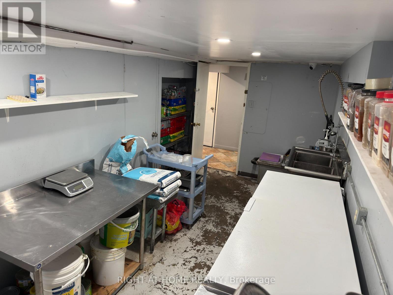 1549 Bayview Avenue, Toronto, Ontario M4G 3B5 - Photo 35 - C12352301