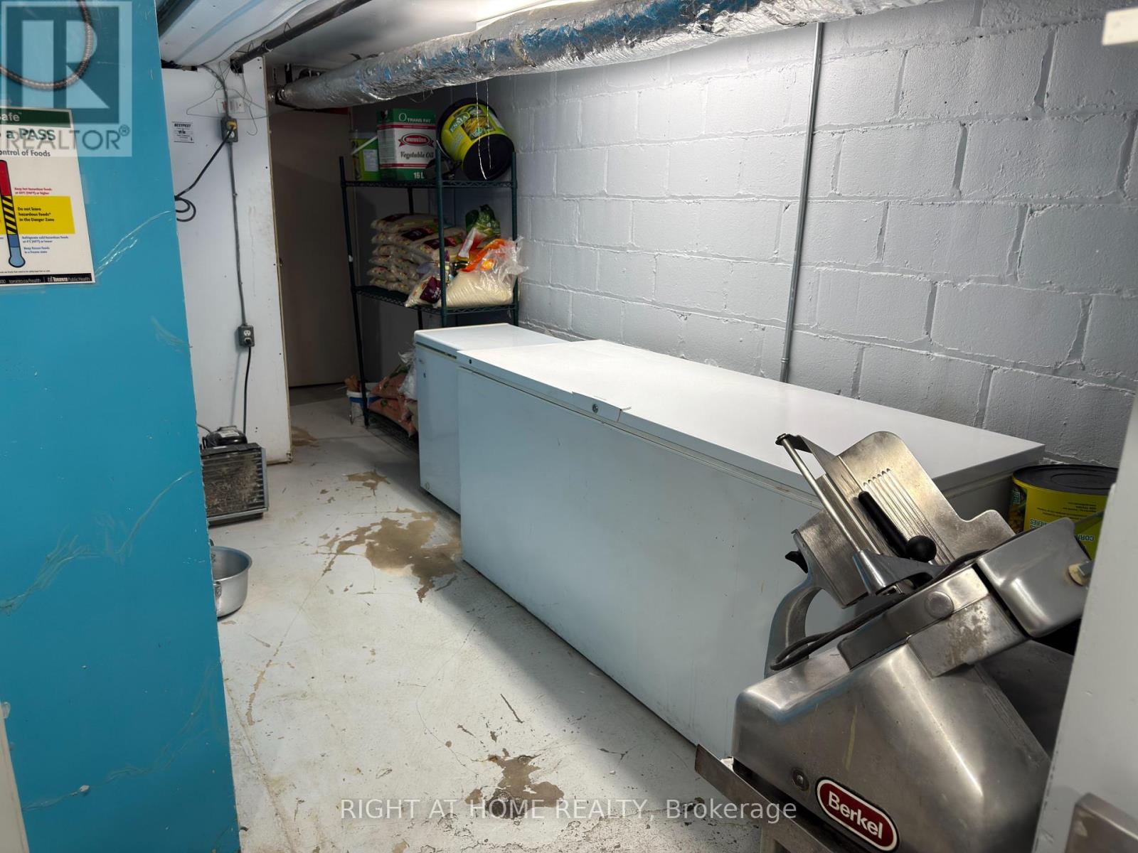 1549 Bayview Avenue, Toronto, Ontario M4G 3B5 - Photo 37 - C12352301