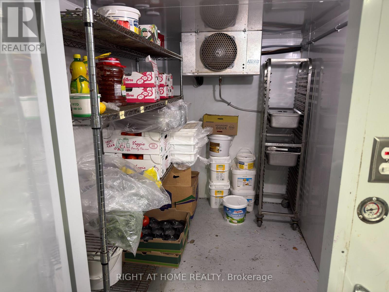 1549 Bayview Avenue, Toronto, Ontario M4G 3B5 - Photo 39 - C12352301